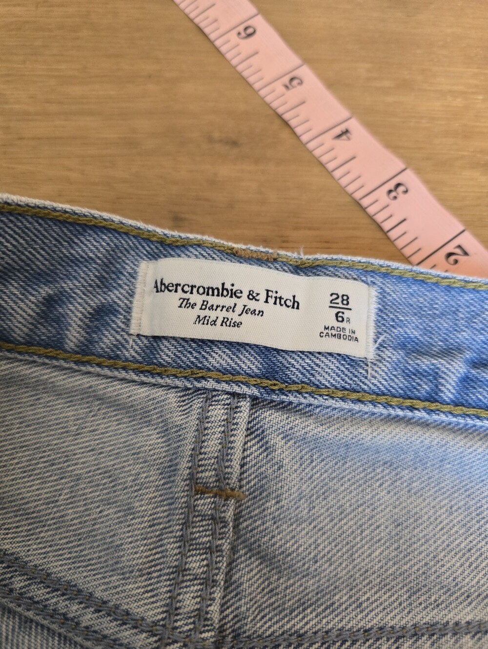 Abercrombie & Fitch The Barrel Jean Mid Rise Light Wash Barrel Leg Jeans 28/6R - Picture 4 of 12